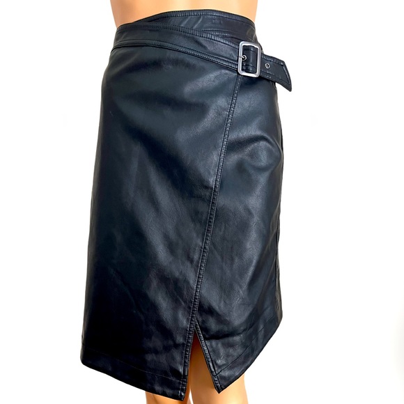 Divine H&M Split High Buckle Detail PU Leather Skirt - Picture 8 of 11